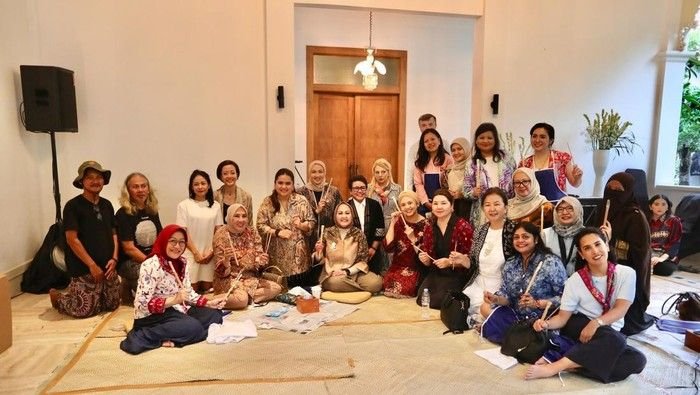 Dekranas dan Purana Luncurkan Teknik Brushed Batik, Perkuat Identitas Budaya Indonesia
