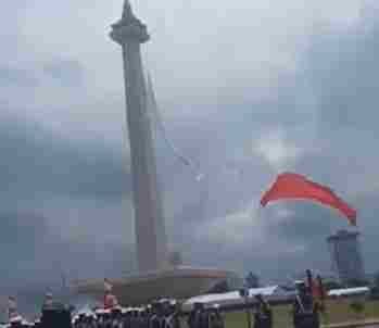 Bendera Merah Putih Robek Saat Gladi HUT ke-80 TNI, Mabes TNI: Angin Kencang Jadi Penyebab