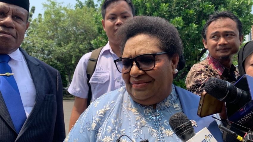 Ribka Haluk Resmi Dilantik, Siap Sinkronisasi Semua Program Pembangunan Papua