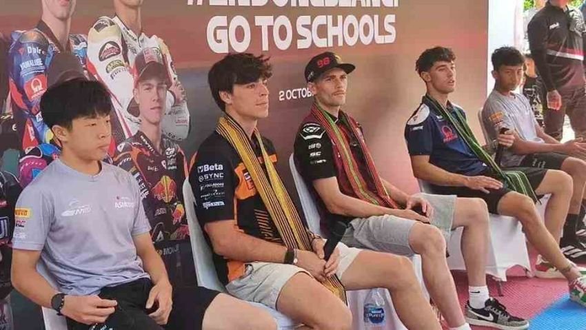 Pembalap MotoGP Sambangi SDN Ngolang, Ajak Siswa Belajar Safety Riding dan Budaya Lokal