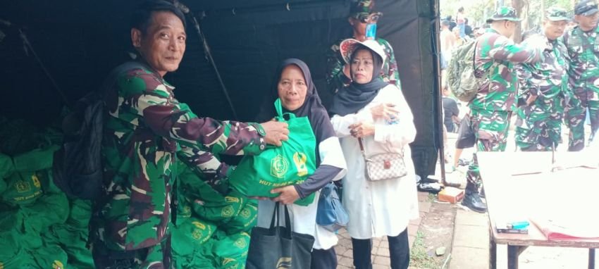 HUT ke-80 TNI, Ribuan Paket Sembako Dibagikan di Monas sebagai Wujud Kepedulian untuk Rakyat