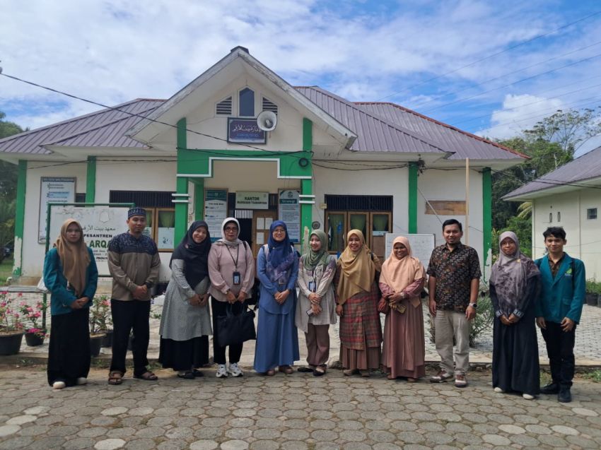 Tim PPKM Unmuha Kunjungi Pesantren Baitul Arqam, Edukasi Pengelolaan Sampah