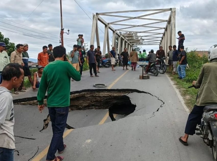 Jembatan Binangaron Amblas, Akses Parbaba&ndash;Pangururan Terputus Sementara