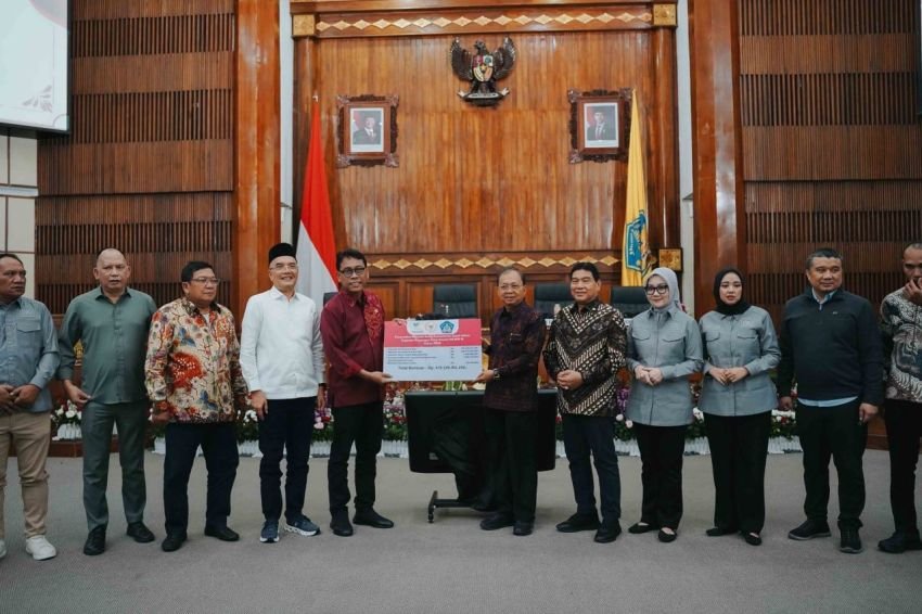 Komisi VIII DPR RI Serahkan Bantuan Triliunan, Gubernur Koster dan Warga Bali Ucapkan Terima Kasih