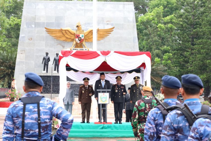 Gubernur Sumut Bobby Nasution Serahkan Tali Asih kepada Keluarga Letda Sujono di Hari Kesaktian Pancasila