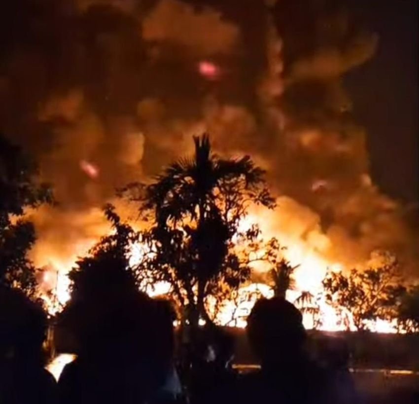 Kebakaran Gudang Limbah B3 di Karawang Butuh 8 Jam untuk Padam, Oli Jadi Kendala