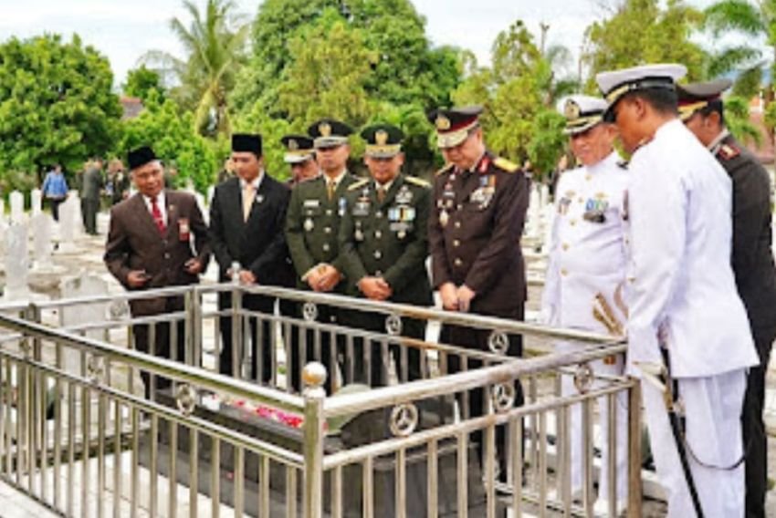 Kasdam XXI/RI Pimpin Ziarah Rombongan Peringati HUT Ke-80 TNI Tahun 2025