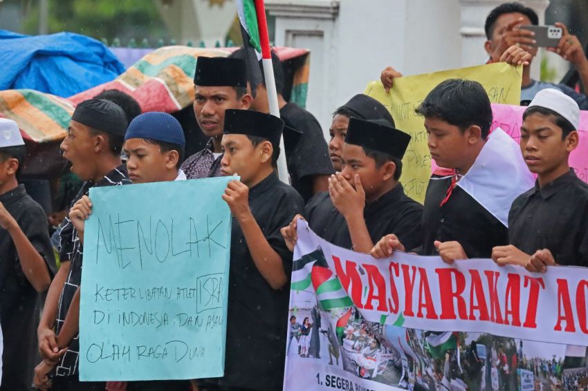 Puluhan Warga Aceh Gelar Aksi Solidaritas untuk Palestina di Masjid Raya Baiturrahman