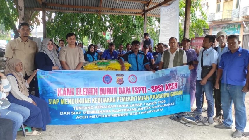 Dukung Kesejahteraan Buruh, Polda Aceh Gelar Penyaluran Beras di Banda Aceh