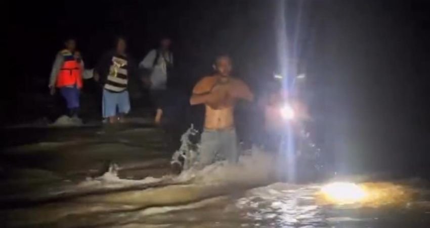 Evakuasi Dramatis Dini Hari: 14 Pekerja Terjebak Luapan Sungai di Aceh Besar
