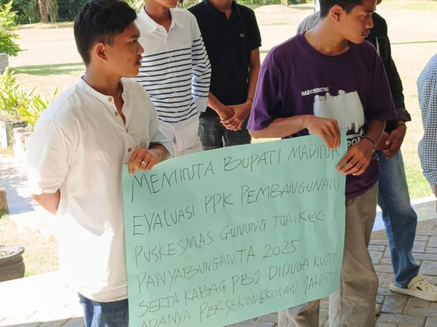 Komandan Madina Gelar Aksi di Kantor Bupati, Desak Usut Dugaan Penyimpangan Proyek Puskesmas Gunungtua