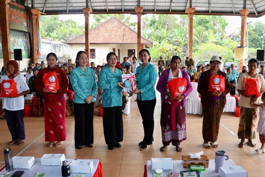 PKK Bali Gelar “Menyapa dan Berbagi”, Edukasi Kesehatan dan Lingkungan di Gianyar