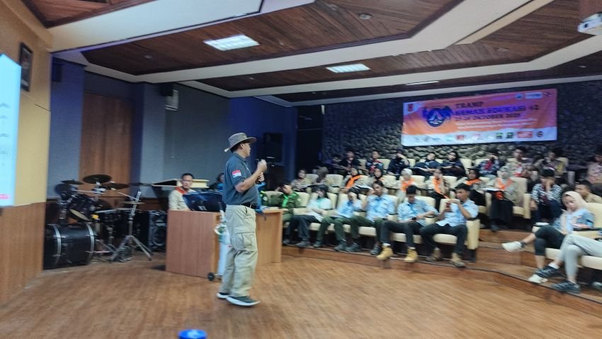 Hendrata Yudha Ajarkan First Aid kepada Petualang Muda di Taman Nasional Gede Pangrango