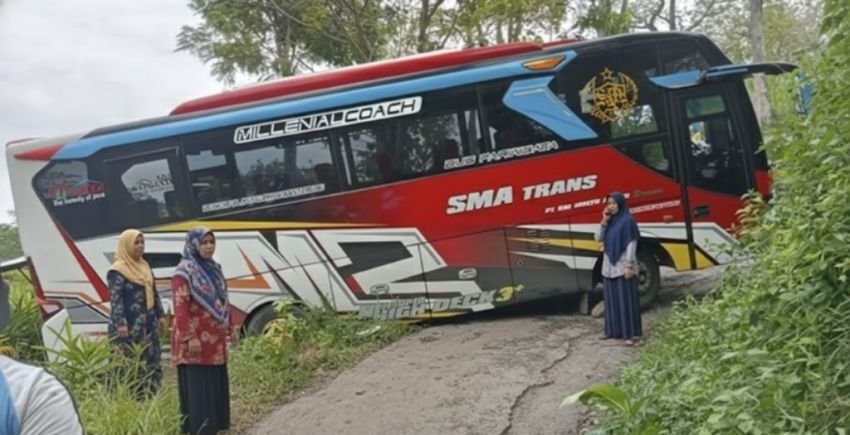 Google Maps Bikin Nyasar Lagi? Bus Peziarah Walisongo Malah Masuk Hutan di Pati!