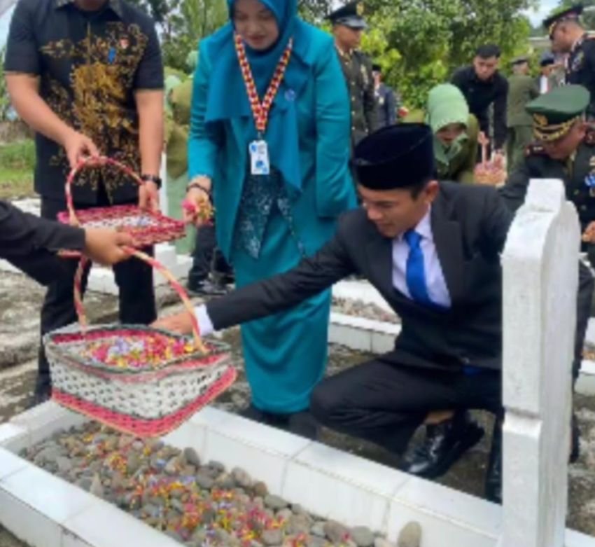 Wabup Tanggamus Agus Suranto Ziarah ke Makam Pahlawan Peringati Hari Kesaktian Pancasila
