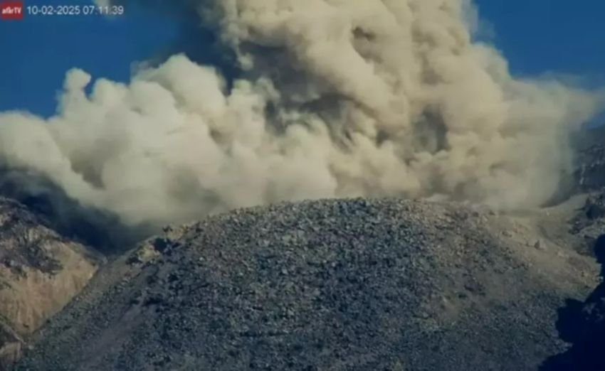 Gunung Semeru Erupsi, Kolom Abu Capai 600 Meter: PVMBG Imbau Warga Waspada