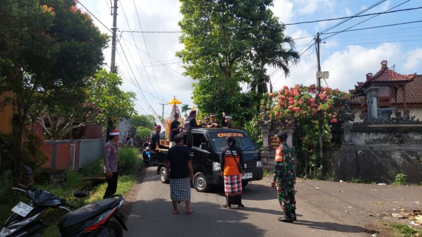 Sinergi Tiga Pilar Jaga Ketertiban Upacara Pengabenan Sakral di Desa Adat Sangkar Agung