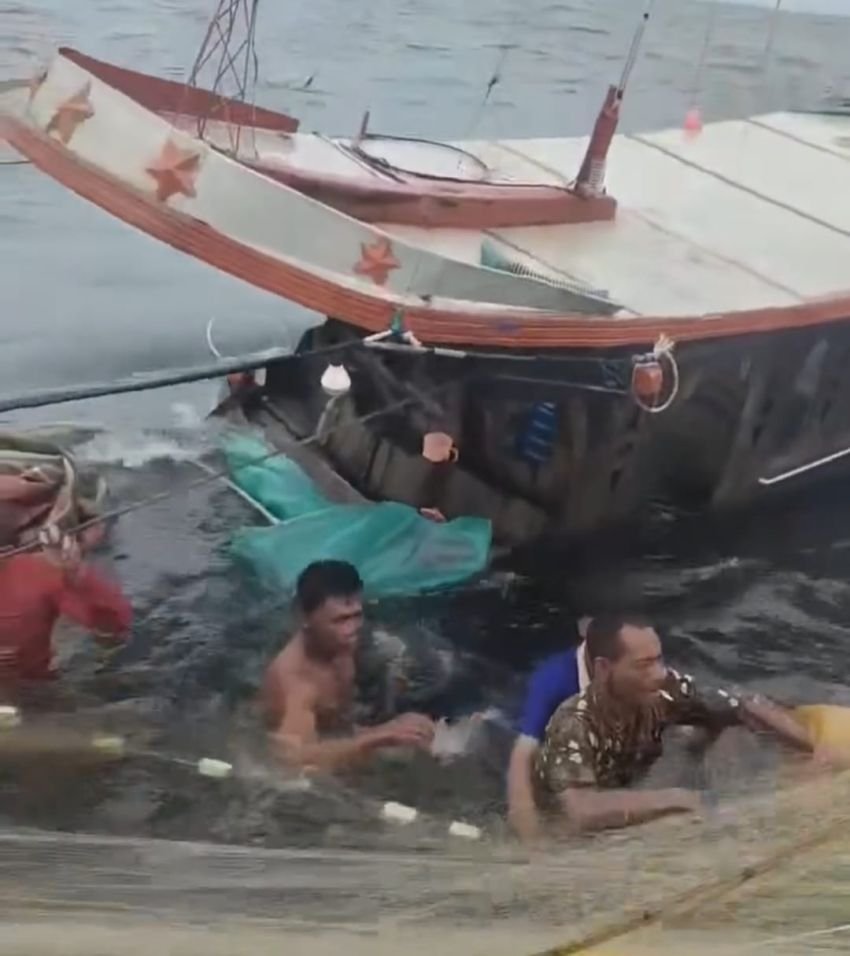 Boat Nelayan Batu Bara Tenggelam Diterjang Ombak, Seluruh ABK Berhasil Diselamatkan