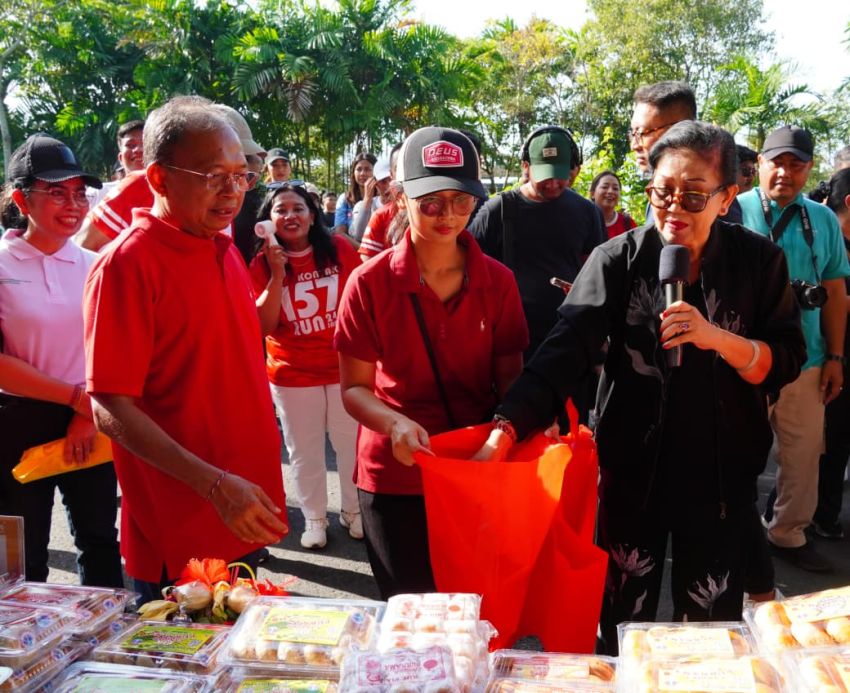 Gubernur Bali Borong Pasar Murah, Ribuan Warga Antusias Sambut Galungan-Kuningan