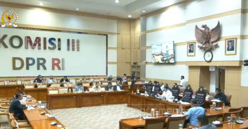 DPR Setujui 7 Calon Anggota Komisi Yudisial Periode 2025-2030 Secara Aklamasi