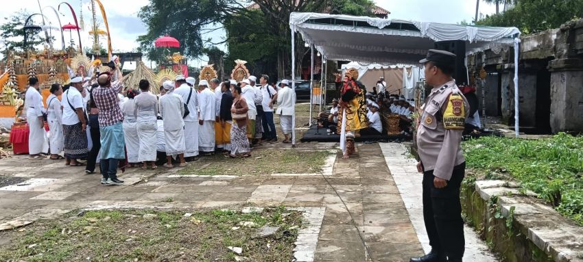 Upacara Mecaru dan Melancaran di Pura Dalem Penataran Sanggaran Berlangsung Khidmat, Polsek Benoa dan Jaga Baya Pastikan Keamanan