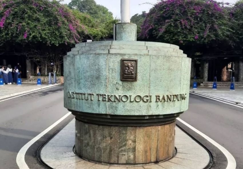 Mengenal 4 Fakultas Teknik Tertua di Indonesia!