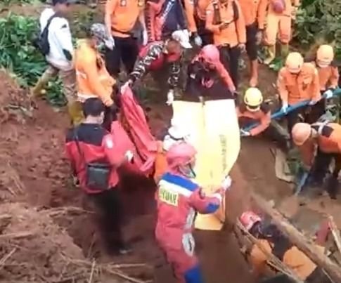 Enam Korban Longsor Cilacap Ditemukan di Hari Ketiga, 14 Warga Masih Hilang