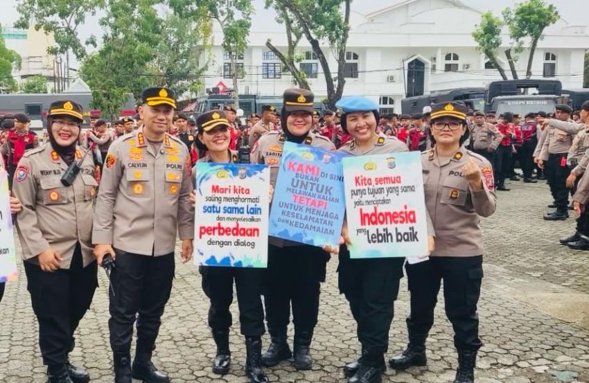 Polwan Polda Sumut Kawal Aksi Unjuk Rasa di Kantor Gubernur dengan Pendekatan Humanis