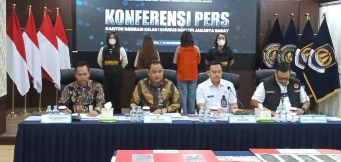 Dua WNA Uzbekistan Ditangkap di Jakarta Barat, Diduga Terlibat Prostitusi Online