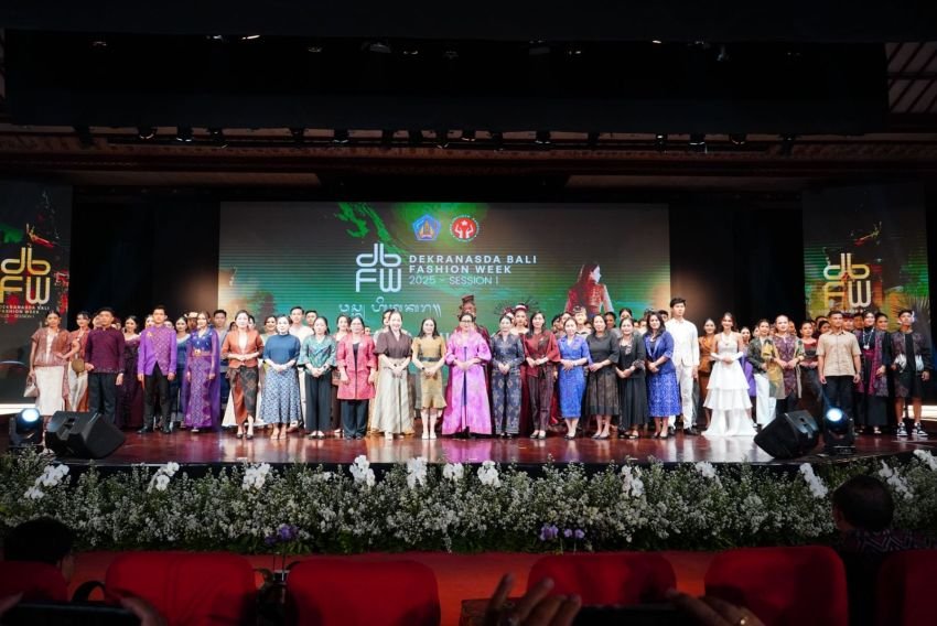 Dekranasda Bali Fashion Week 2025 Tampilkan 91 Busana Lokal, Panggung Kreativitas Desainer Bali Semakin Memukau!