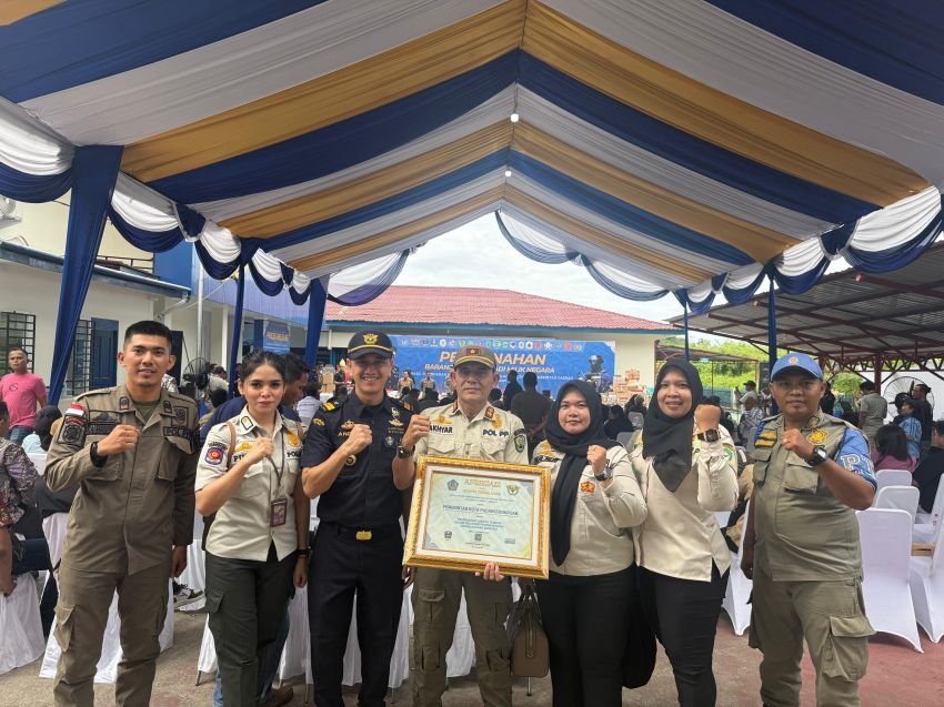 Pemko Padangsidimpuan Raih Penghargaan Bersama Satpol PP di Kegiatan Pemusnahan Barang Ilegal