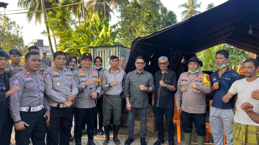 Kapolda Aceh dan Nasir Djamil Tinjau Posko Kesehatan Darurat di Pidie Jaya