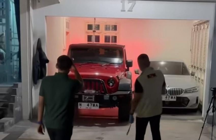 KPK Angkut Dua Koper Dokumen dan Puluhan Barang Mewah Usai Geledah Rumah Sekda dan Direktur RSUD Ponorogo