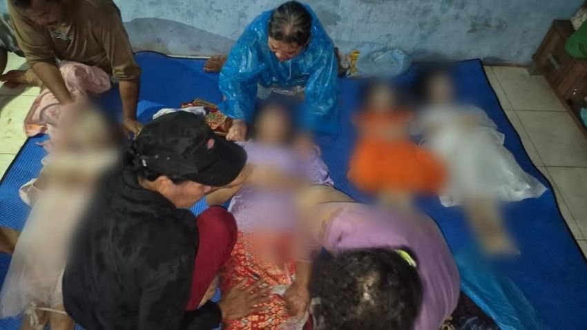 Satu Keluarga Tewas Tertimbun Longsor di Tapteng, Warga Temukan Rumah Terkunci dan Tertutup Material Tanah