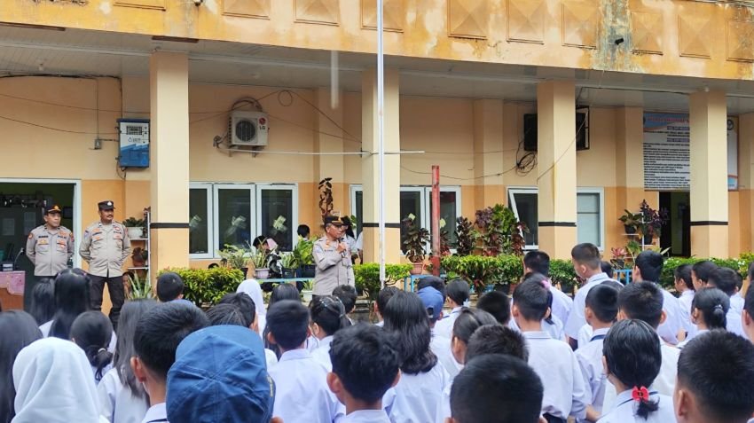 Polres Sibolga Gencarkan Edukasi Anti Tawuran dan Narkoba Lewat Program &ldquo;Police Goes To School&rdquo;