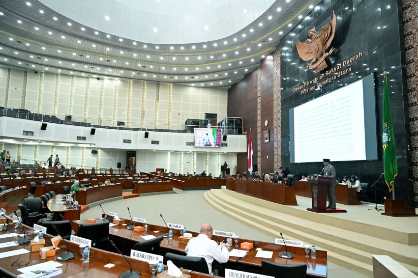 Ranperda APBD Sumut 2026 Diserahkan ke DPRD, Target PAD Meningkat Rp6,96 Triliun