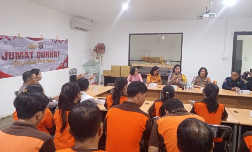 Polda Bali Gelar &ldquo;Jumat Curhat&rdquo;, Serap Aspirasi Masyarakat sekaligus Sosialisasi Pentingnya Helm & SIM