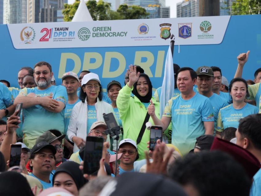 DPD RI Gelar Green Democracy Fun Walk, Fahira Idris: Inti Demokrasi Adalah Keadilan Sosial