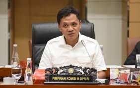 Ketua Komisi III DPR Klarifikasi Pasal Kontroversial RKUHAP: “Banyak Berita Tidak Tepat”