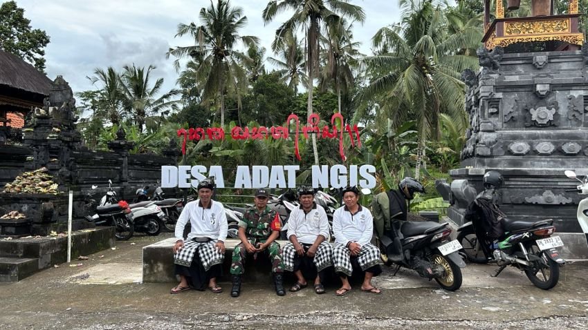 Babinsa Jegu dan Pecalang Adat Ngis Kawal Kelancaran Acara Adat di Desa Jegu