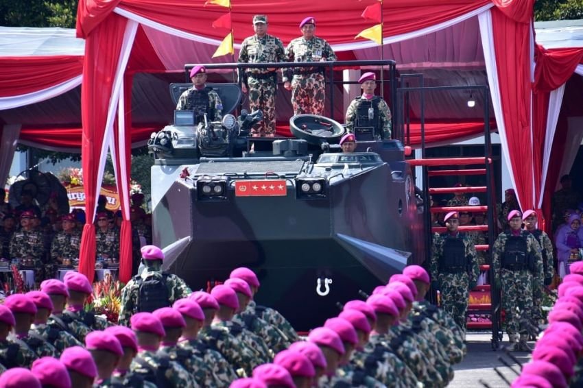 Panglima TNI Dikukuhkan Sebagai Warga Kehormatan Korps Marinir ke-49