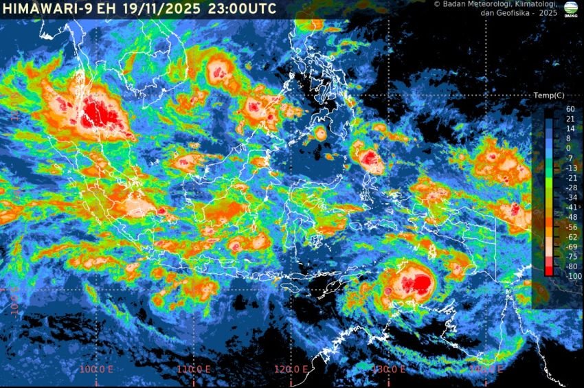 BMKG memperingatkan potensi hujan ringan hingga petir, serta banjir rob di beberapa wilayah pesisir.