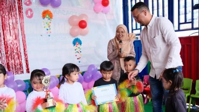 Perayaan Hari Guru di Cermari Hangat, Bupati Fery: Pendidikan Usia Dini Fondasi Masa Depan