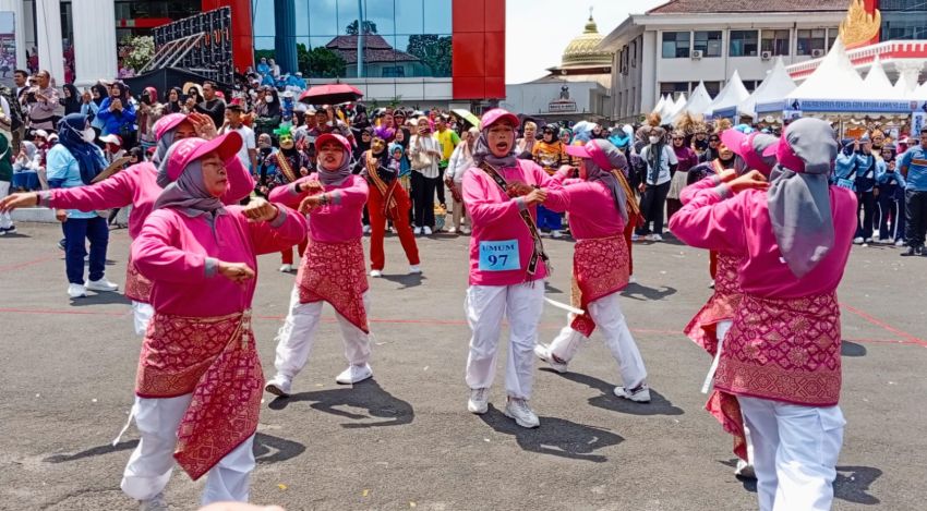 Lurah Sutiman Dukung Penuh Tim Senam Enggal di Kompetisi Senam Kreasi Tabola Bale