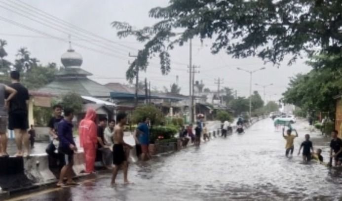 Banjir Kembali Rendam Tebingtinggi, Ribuan Warga Terdampak Akibat Tanggul Jebol dan Debit Sungai Naik