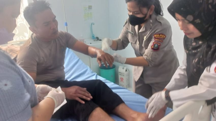 10 Polisi Luka-luka Saat Massa Lempar Batu dan Cabai di Polres Dairi