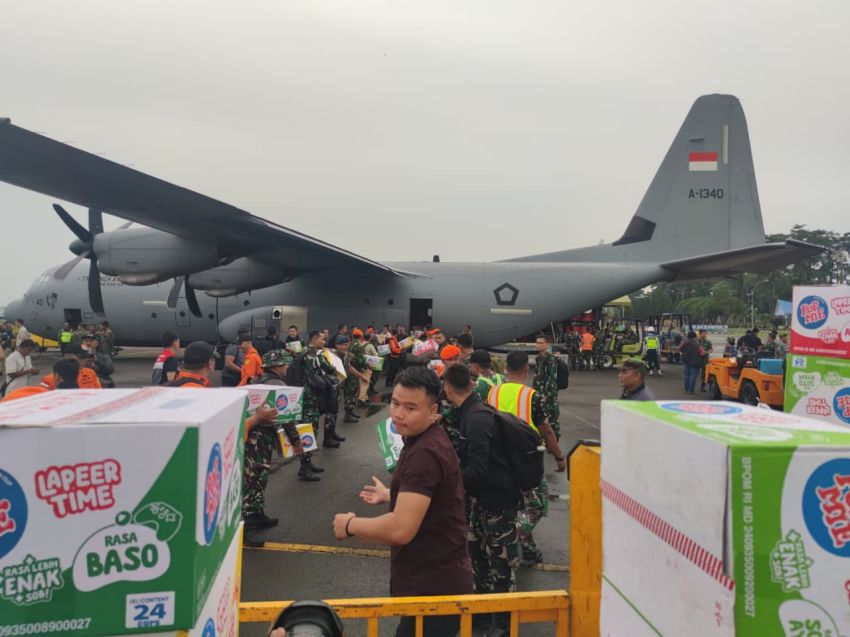 TNI AU dan Pemprov Sumut Kirimkan 7 Ton Bantuan ke Tapanuli Tengah, Hercules Diterjunkan untuk Operasi Darurat
