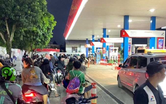 Antrean Panjang SPBU di Medan, Pertamina Pastikan Stok BBM Aman