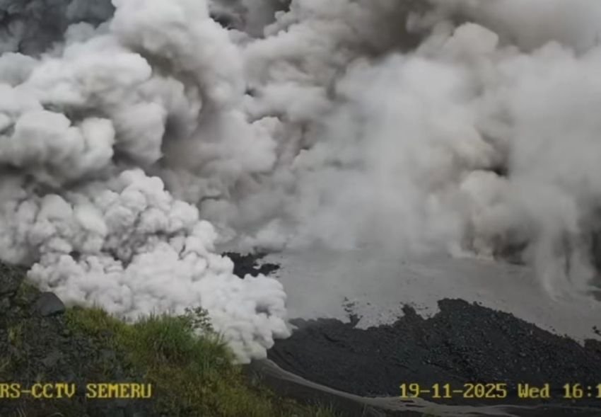 PVMBG Rilis Daftar Gunung Aktif: Semeru Awas, Merapi Siaga, Sinabung dan Puluhan Gunung Lain Waspada!