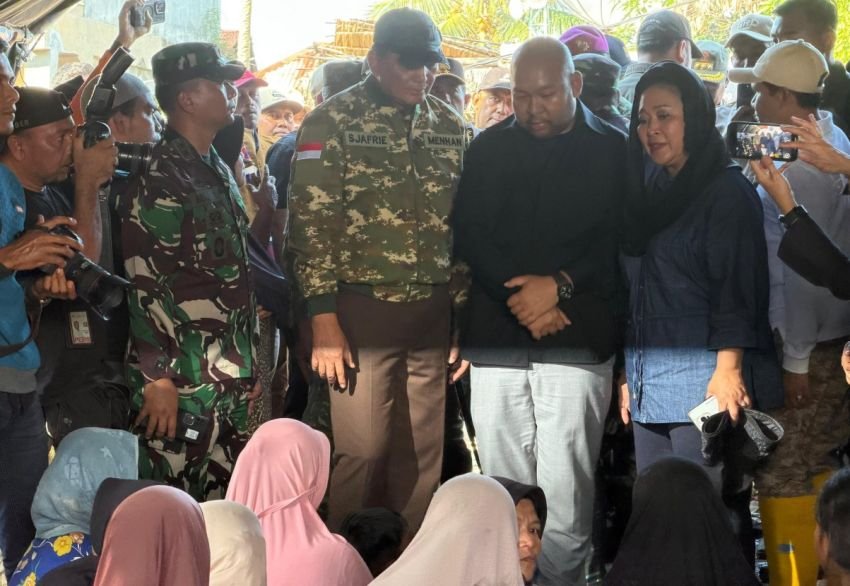 Menhan Sjafrie Sjamsoeddin Tinjau Banjir Pidie Jaya: Bantuan Logistik Dikerahkan dengan Alutsista TNI